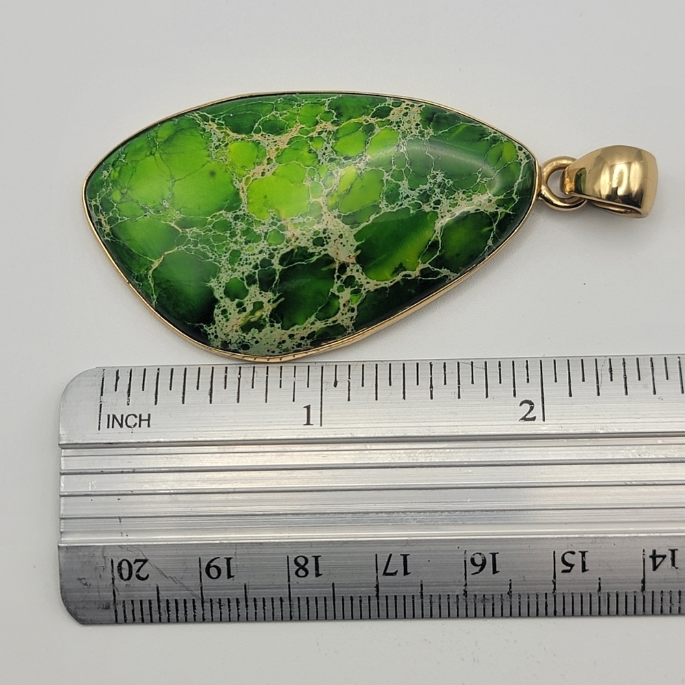 Vintage Signed CHARLES ALBERT Vivid Green Ocean Sediment Gold Tone Pendant #686p - Picture 8 of 9